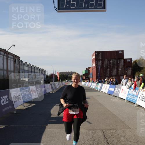 03.10.2025 - Köhlbrandbrückenlauf Jannik Wohlers http://msf.ph/oto/9123462 03.10.2025 13:51:34 Ziel 5540 meine-sportfotos.de