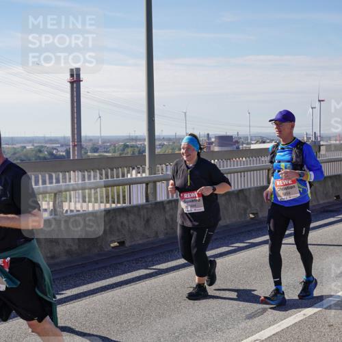 03.10.2025 - Köhlbrandbrückenlauf Michael Burmester http://msf.ph/oto/9123472 03.10.2025 13:06:05 Position 2 5360, 444, 6259 meine-sportfotos.de