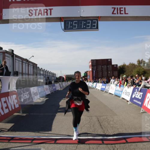 03.10.2025 - Köhlbrandbrückenlauf Jannik Wohlers http://msf.ph/oto/9123482 03.10.2025 13:51:34 Ziel 5540 meine-sportfotos.de