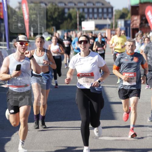 03.10.2025 - Köhlbrandbrückenlauf Jannik Wohlers http://msf.ph/oto/9123500 03.10.2025 13:05:40 Ziel 4062, 4133, 4161, 4278, 4296, 4332, 4384, 4564, 5468, 5676, 5964, 6281, 6786, 6787 meine-sportfotos.de