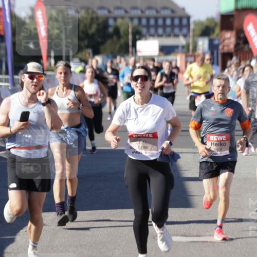 03.10.2025 - Köhlbrandbrückenlauf Jannik Wohlers http://msf.ph/oto/9123506 03.10.2025 13:05:40 Ziel 4062, 4133, 4161, 4278, 4296, 4332, 4384, 4564, 5468, 5676, 5964, 6281, 6786, 6787 meine-sportfotos.de