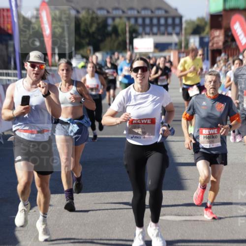 03.10.2025 - Köhlbrandbrückenlauf Jannik Wohlers http://msf.ph/oto/9123511 03.10.2025 13:05:40 Ziel 4062, 4133, 4161, 4278, 4296, 4332, 4384, 4564, 5468, 5676, 5964, 6281, 6786, 6787 meine-sportfotos.de