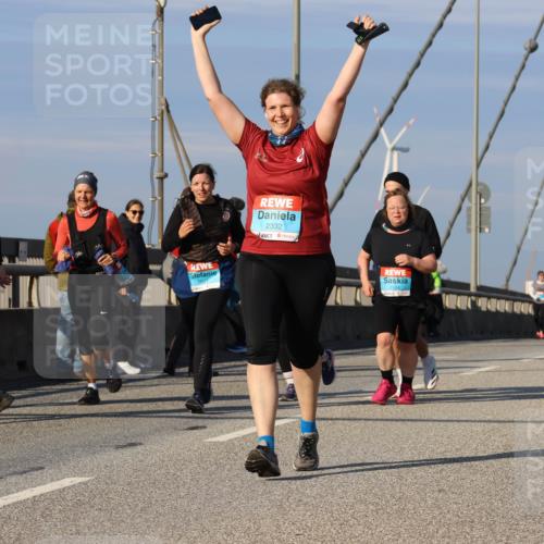 03.10.2025 - Köhlbrandbrückenlauf Strokosch-Dieckow http://msf.ph/oto/9123521 03.10.2025 10:01:57 Position 2 242, 2011, 2332, 2184 meine-sportfotos.de