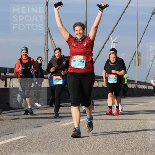 03.10.2025 - Köhlbrandbrückenlauf Strokosch-Dieckow http://msf.ph/oto/9123524 03.10.2025 10:01:57 Position 2 2041, 2332, 2504, 2184 meine-sportfotos.de