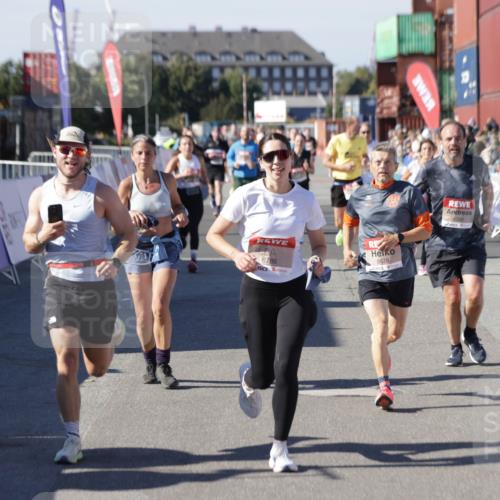 03.10.2025 - Köhlbrandbrückenlauf Jannik Wohlers http://msf.ph/oto/9123525 03.10.2025 13:05:40 Ziel 4062, 4133, 4161, 4278, 4296, 4332, 4384, 4564, 5468, 5676, 5964, 6281, 6786, 6787 meine-sportfotos.de