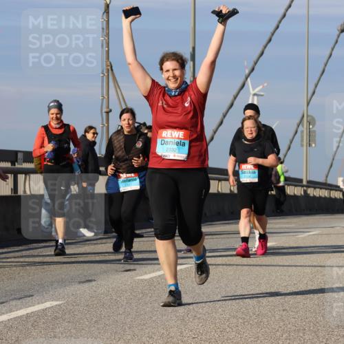 03.10.2025 - Köhlbrandbrückenlauf Strokosch-Dieckow http://msf.ph/oto/9123528 03.10.2025 10:01:57 Position 2 2041, 2332, 2504, 2184 meine-sportfotos.de