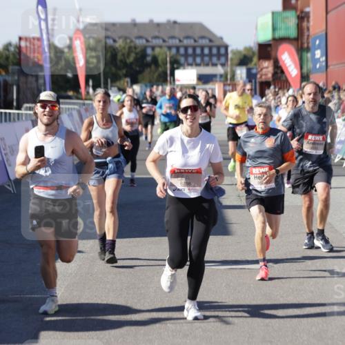 03.10.2025 - Köhlbrandbrückenlauf Jannik Wohlers http://msf.ph/oto/9123531 03.10.2025 13:05:40 Ziel 4062, 4133, 4161, 4278, 4296, 4332, 4384, 4564, 5468, 5676, 5964, 6281, 6786, 6787 meine-sportfotos.de