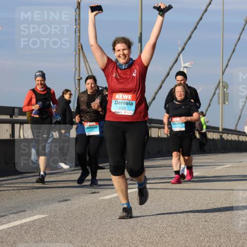 03.10.2025 - Köhlbrandbrückenlauf Strokosch-Dieckow http://msf.ph/oto/9123532 03.10.2025 10:01:57 Position 2 2041, 2332, 2504, 2184 meine-sportfotos.de