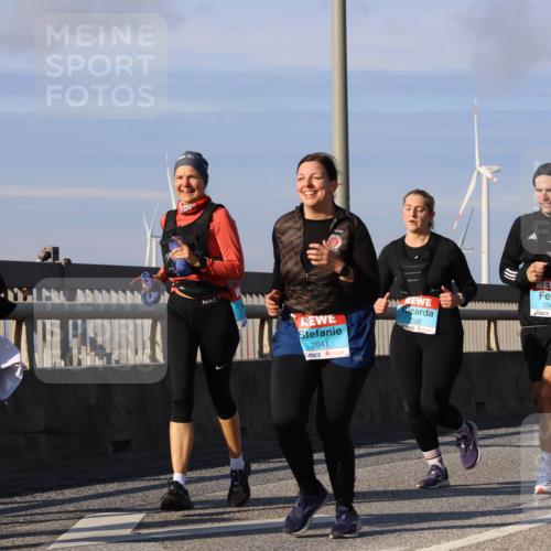 03.10.2025 - Köhlbrandbrückenlauf Strokosch-Dieckow http://msf.ph/oto/9123535 03.10.2025 10:02:00 Position 2 6, 66, 2116, 2041, 2566, 3565, 2504 meine-sportfotos.de