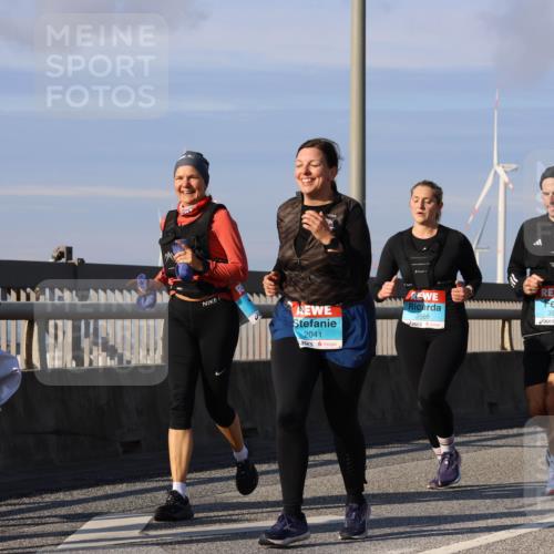 03.10.2025 - Köhlbrandbrückenlauf Strokosch-Dieckow http://msf.ph/oto/9123538 03.10.2025 10:02:00 Position 2 6, 66, 2116, 2041, 3566, 3565, 2504 meine-sportfotos.de