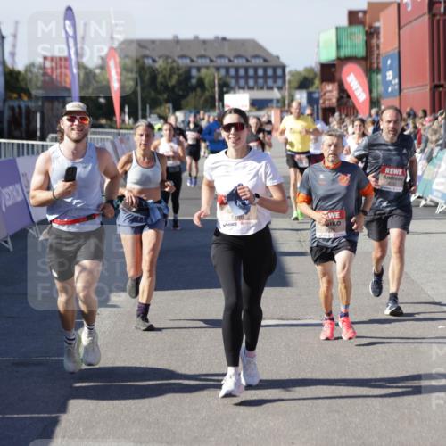 03.10.2025 - Köhlbrandbrückenlauf Jannik Wohlers http://msf.ph/oto/9123547 03.10.2025 13:05:41 Ziel 4062, 4133, 4161, 4278, 4296, 4332, 4384, 4467, 4564, 4599, 5468, 5676, 5964, 6281, 6786, 6787 meine-sportfotos.de