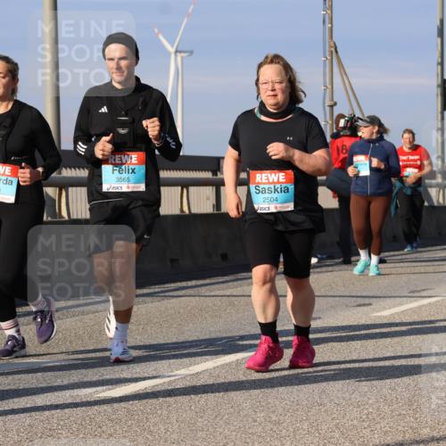 03.10.2025 - Köhlbrandbrückenlauf Strokosch-Dieckow http://msf.ph/oto/9123555 03.10.2025 10:02:01 Position 2 3566, 3565, 2504, 18, 2184 meine-sportfotos.de