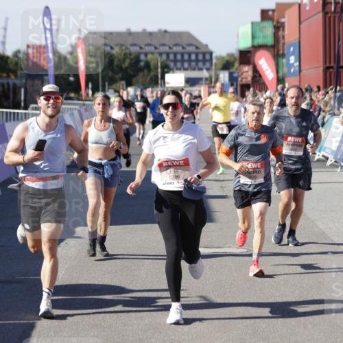 03.10.2025 - Köhlbrandbrückenlauf Jannik Wohlers http://msf.ph/oto/9123561 03.10.2025 13:05:41 Ziel 4062, 4133, 4161, 4278, 4296, 4332, 4384, 4467, 4564, 4599, 5468, 5676, 5964, 6281, 6786, 6787 meine-sportfotos.de