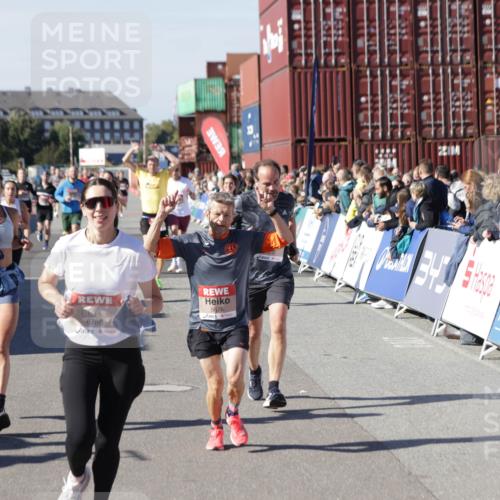 03.10.2025 - Köhlbrandbrückenlauf Jannik Wohlers http://msf.ph/oto/9123566 03.10.2025 13:05:41 Ziel 4062, 4133, 4161, 4278, 4296, 4332, 4384, 4467, 4564, 4599, 5468, 5676, 5964, 6281, 6786, 6787 meine-sportfotos.de