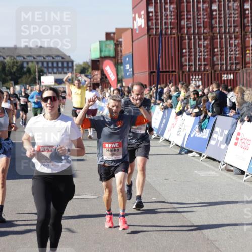 03.10.2025 - Köhlbrandbrückenlauf Jannik Wohlers http://msf.ph/oto/9123571 03.10.2025 13:05:41 Ziel 4062, 4133, 4161, 4278, 4296, 4332, 4384, 4467, 4564, 4599, 5468, 5676, 5964, 6281, 6786, 6787 meine-sportfotos.de