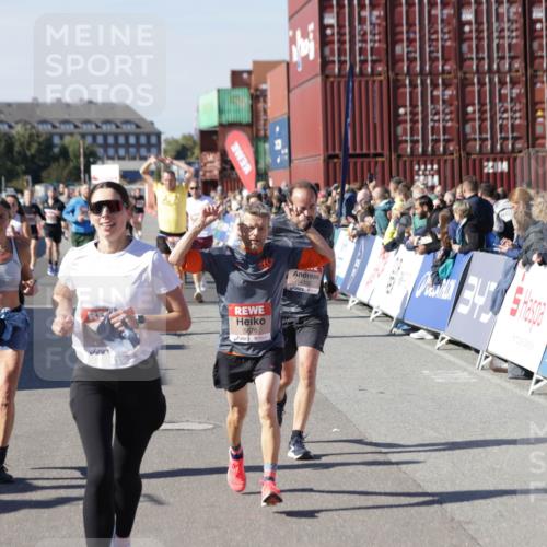 03.10.2025 - Köhlbrandbrückenlauf Jannik Wohlers http://msf.ph/oto/9123576 03.10.2025 13:05:41 Ziel 4062, 4133, 4161, 4278, 4296, 4332, 4384, 4467, 4564, 4599, 5468, 5676, 5964, 6281, 6786, 6787 meine-sportfotos.de