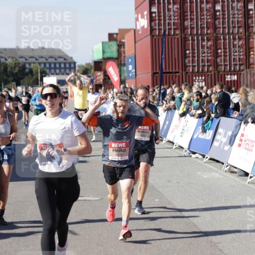03.10.2025 - Köhlbrandbrückenlauf Jannik Wohlers http://msf.ph/oto/9123580 03.10.2025 13:05:41 Ziel 4062, 4133, 4161, 4278, 4296, 4332, 4384, 4467, 4564, 4599, 5468, 5676, 5964, 6281, 6786, 6787 meine-sportfotos.de