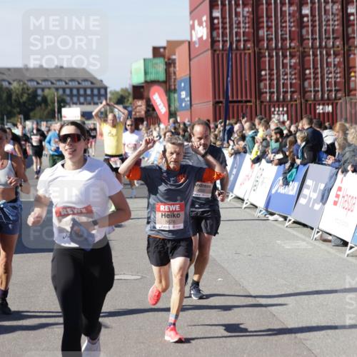 03.10.2025 - Köhlbrandbrückenlauf Jannik Wohlers http://msf.ph/oto/9123584 03.10.2025 13:05:41 Ziel 4062, 4133, 4161, 4278, 4296, 4332, 4384, 4467, 4564, 4599, 5468, 5676, 5964, 6281, 6786, 6787 meine-sportfotos.de