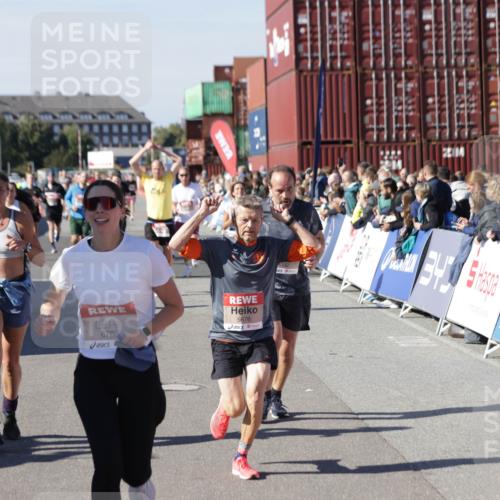 03.10.2025 - Köhlbrandbrückenlauf Jannik Wohlers http://msf.ph/oto/9123589 03.10.2025 13:05:41 Ziel 4062, 4133, 4161, 4278, 4296, 4332, 4384, 4467, 4564, 4599, 5468, 5676, 5964, 6281, 6786, 6787 meine-sportfotos.de
