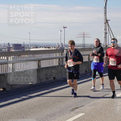 03.10.2025 - Köhlbrandbrückenlauf Michael Burmester http://msf.ph/oto/9123596 03.10.2025 13:06:19 Position 2 6583, 6582 meine-sportfotos.de