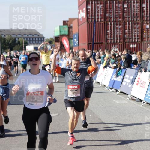 03.10.2025 - Köhlbrandbrückenlauf Jannik Wohlers http://msf.ph/oto/9123600 03.10.2025 13:05:42 Ziel 4062, 4133, 4161, 4278, 4296, 4332, 4384, 4467, 4564, 4599, 5468, 5676, 5964, 6281, 6631, 6786, 6787 meine-sportfotos.de
