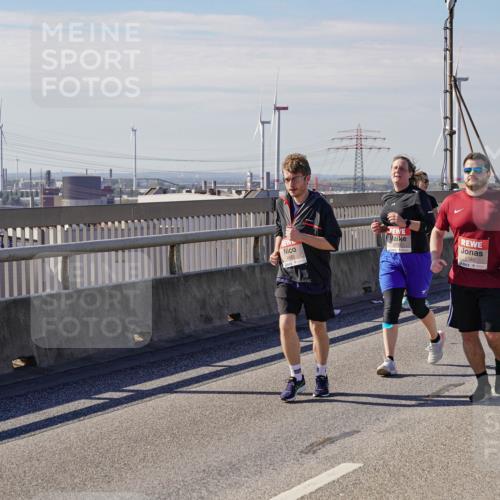 03.10.2025 - Köhlbrandbrückenlauf Michael Burmester http://msf.ph/oto/9123601 03.10.2025 13:06:19 Position 2 6583, 6582 meine-sportfotos.de