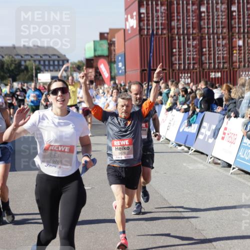 03.10.2025 - Köhlbrandbrückenlauf Jannik Wohlers http://msf.ph/oto/9123611 03.10.2025 13:05:42 Ziel 4062, 4133, 4161, 4278, 4296, 4332, 4384, 4467, 4564, 4599, 5468, 5676, 5964, 6281, 6631, 6786, 6787 meine-sportfotos.de
