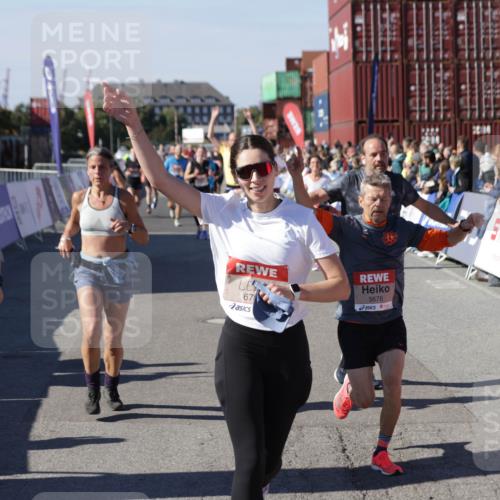 03.10.2025 - Köhlbrandbrückenlauf Jannik Wohlers http://msf.ph/oto/9123615 03.10.2025 13:05:42 Ziel 4062, 4133, 4161, 4278, 4296, 4332, 4384, 4467, 4564, 4599, 5468, 5676, 5964, 6281, 6631, 6786, 6787 meine-sportfotos.de