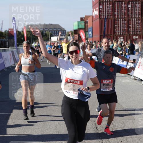 03.10.2025 - Köhlbrandbrückenlauf Jannik Wohlers http://msf.ph/oto/9123621 03.10.2025 13:05:42 Ziel 4062, 4133, 4161, 4278, 4296, 4332, 4384, 4467, 4564, 4599, 5468, 5676, 5964, 6281, 6631, 6786, 6787 meine-sportfotos.de