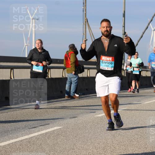 03.10.2025 - Köhlbrandbrückenlauf Strokosch-Dieckow http://msf.ph/oto/9123633 03.10.2025 10:02:15 Position 2 3800, 1763, 100 meine-sportfotos.de
