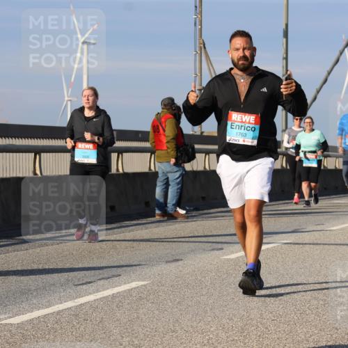 03.10.2025 - Köhlbrandbrückenlauf Strokosch-Dieckow http://msf.ph/oto/9123641 03.10.2025 10:02:15 Position 2 3800, 1763 meine-sportfotos.de