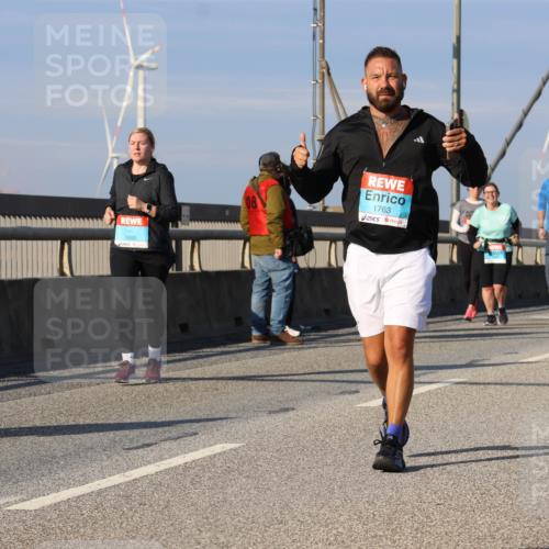 03.10.2025 - Köhlbrandbrückenlauf Strokosch-Dieckow http://msf.ph/oto/9123645 03.10.2025 10:02:15 Position 2 3800, 1763 meine-sportfotos.de