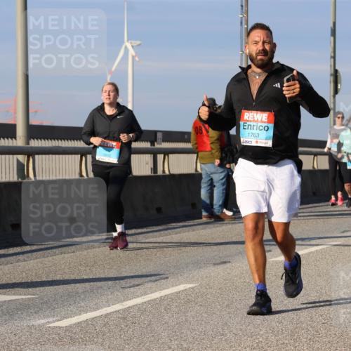 03.10.2025 - Köhlbrandbrückenlauf Strokosch-Dieckow http://msf.ph/oto/9123663 03.10.2025 10:02:16 Position 2 3800, 1763 meine-sportfotos.de