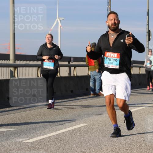 03.10.2025 - Köhlbrandbrückenlauf Strokosch-Dieckow http://msf.ph/oto/9123666 03.10.2025 10:02:16 Position 2 3800, 6, 1763 meine-sportfotos.de