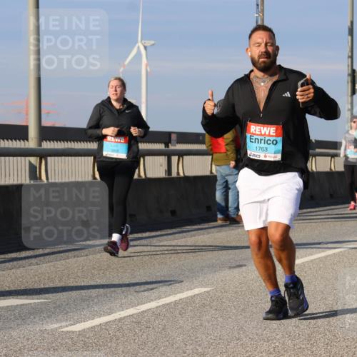 03.10.2025 - Köhlbrandbrückenlauf Strokosch-Dieckow http://msf.ph/oto/9123668 03.10.2025 10:02:16 Position 2 3800, 1763 meine-sportfotos.de