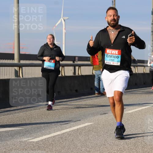 03.10.2025 - Köhlbrandbrückenlauf Strokosch-Dieckow http://msf.ph/oto/9123672 03.10.2025 10:02:16 Position 2 3800, 1763 meine-sportfotos.de