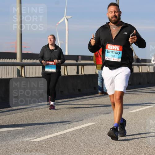 03.10.2025 - Köhlbrandbrückenlauf Strokosch-Dieckow http://msf.ph/oto/9123674 03.10.2025 10:02:16 Position 2 3800, 1763 meine-sportfotos.de