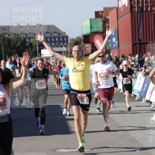 03.10.2025 - Köhlbrandbrückenlauf Jannik Wohlers http://msf.ph/oto/9123688 03.10.2025 13:05:45 Ziel 4066, 4133, 4278, 4290, 4296, 4332, 4335, 4336, 4413, 4467, 4564, 4599, 4643, 5676, 5964, 6281, 6631, 6642, 6786, 6787 meine-sportfotos.de