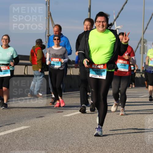 03.10.2025 - Köhlbrandbrückenlauf Strokosch-Dieckow http://msf.ph/oto/9123704 03.10.2025 10:02:21 Position 2 2924, 1991, 2465 meine-sportfotos.de