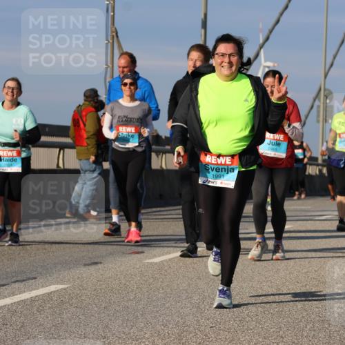03.10.2025 - Köhlbrandbrückenlauf Strokosch-Dieckow http://msf.ph/oto/9123707 03.10.2025 10:02:21 Position 2 2924, 1991, 2465 meine-sportfotos.de