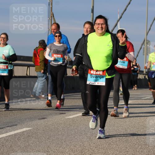 03.10.2025 - Köhlbrandbrückenlauf Strokosch-Dieckow http://msf.ph/oto/9123711 03.10.2025 10:02:21 Position 2 2924, 1991, 2465 meine-sportfotos.de