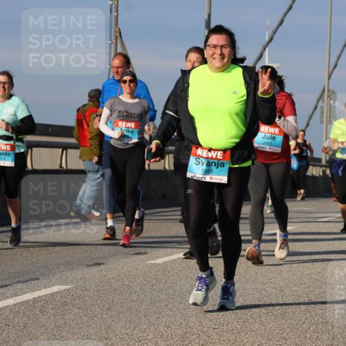 03.10.2025 - Köhlbrandbrückenlauf Strokosch-Dieckow http://msf.ph/oto/9123714 03.10.2025 10:02:21 Position 2 2924, 1991, 2465 meine-sportfotos.de