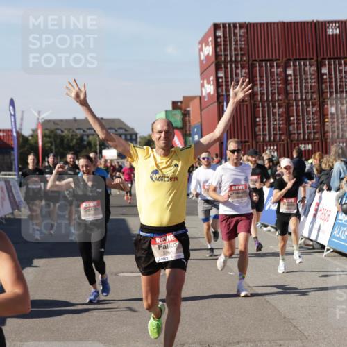 03.10.2025 - Köhlbrandbrückenlauf Jannik Wohlers http://msf.ph/oto/9123719 03.10.2025 13:05:47 Ziel 4066, 4133, 4290, 4296, 4332, 4335, 4336, 4413, 4467, 4564, 4599, 4643, 5676, 5764, 5964, 6281, 6631, 6642, 6786, 6787 meine-sportfotos.de