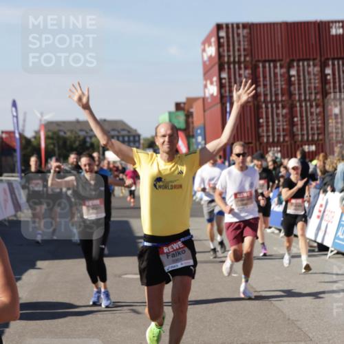 03.10.2025 - Köhlbrandbrückenlauf Jannik Wohlers http://msf.ph/oto/9123722 03.10.2025 13:05:47 Ziel 4066, 4133, 4290, 4296, 4332, 4335, 4336, 4413, 4467, 4564, 4599, 4643, 5676, 5764, 5964, 6281, 6631, 6642, 6786, 6787 meine-sportfotos.de