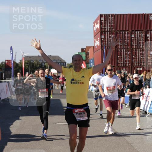 03.10.2025 - Köhlbrandbrückenlauf Jannik Wohlers http://msf.ph/oto/9123726 03.10.2025 13:05:47 Ziel 4066, 4133, 4290, 4296, 4332, 4335, 4336, 4413, 4467, 4564, 4599, 4643, 5676, 5764, 5964, 6281, 6631, 6642, 6786, 6787 meine-sportfotos.de