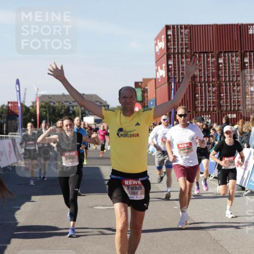 03.10.2025 - Köhlbrandbrückenlauf Jannik Wohlers http://msf.ph/oto/9123728 03.10.2025 13:05:47 Ziel 4066, 4133, 4290, 4296, 4332, 4335, 4336, 4413, 4467, 4564, 4599, 4643, 5676, 5764, 5964, 6281, 6631, 6642, 6786, 6787 meine-sportfotos.de