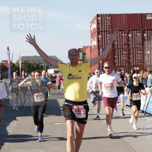 03.10.2025 - Köhlbrandbrückenlauf Jannik Wohlers http://msf.ph/oto/9123731 03.10.2025 13:05:47 Ziel 4066, 4133, 4290, 4296, 4332, 4335, 4336, 4413, 4467, 4564, 4599, 4643, 5676, 5764, 5964, 6281, 6631, 6642, 6786, 6787 meine-sportfotos.de