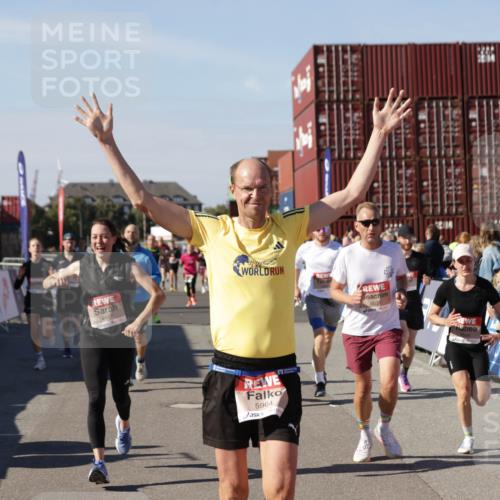 03.10.2025 - Köhlbrandbrückenlauf Jannik Wohlers http://msf.ph/oto/9123740 03.10.2025 13:05:47 Ziel 4066, 4133, 4290, 4296, 4332, 4335, 4336, 4413, 4467, 4564, 4599, 4643, 5676, 5764, 5964, 6281, 6631, 6642, 6786, 6787 meine-sportfotos.de
