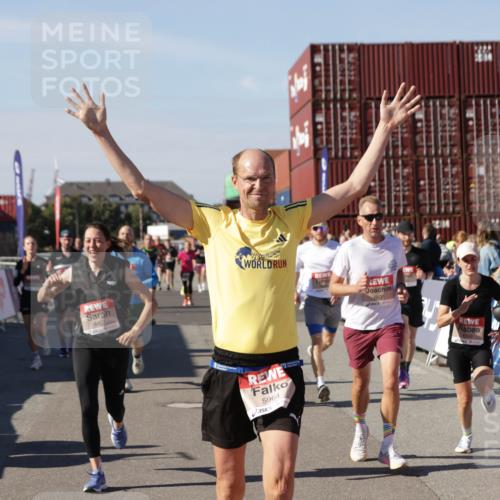 03.10.2025 - Köhlbrandbrückenlauf Jannik Wohlers http://msf.ph/oto/9123743 03.10.2025 13:05:47 Ziel 4066, 4133, 4290, 4296, 4332, 4335, 4336, 4413, 4467, 4564, 4599, 4643, 5676, 5764, 5964, 6281, 6631, 6642, 6786, 6787 meine-sportfotos.de