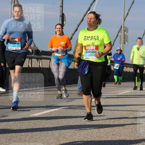 03.10.2025 - Köhlbrandbrückenlauf Strokosch-Dieckow http://msf.ph/oto/9123745 03.10.2025 10:02:25 Position 2 2846, 1800 meine-sportfotos.de